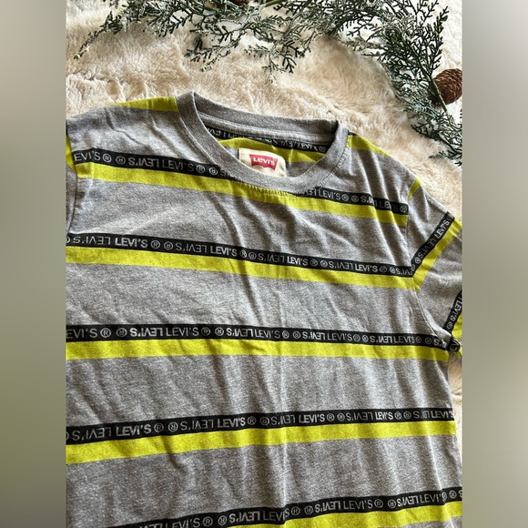 Levi’s boys gray short sleeve with logo - Picture 3 of 5